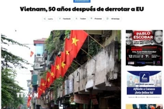 Bài viết “Việt Nam, 50 năm sau khi thắng Mỹ” của tác giả Carlos Mendez (bút danh Rompenueces- Kẹp hạt dẻ). (Ảnh chụp màn hình : Mai Phương/TTXVN)