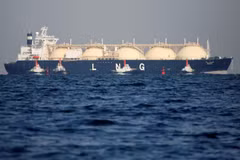 Một tàu chở khí tự nhiên hóa lỏng (LNG) ở Futtsu, phía Đông Tokyo, Nhật Bản ngày 13/11/2017. (Ảnh: Reuters)