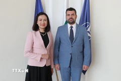 Đại sứ Việt Nam tại Bulgaria Nguyễn Thị Minh Nguyệt và Bộ trưởng Ngoại giao Bulgaria Georg Georgiev. (Ảnh: TTXVN phát)