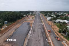Đường Vành đai 3 - Thành phố Hồ Chí Minh đoạn qua Đồng Nai đang thi công. (Ảnh: Công Phong/TTXVN)