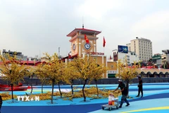 Các đơn vị khẩn trương thi công khu vực chợ Bến Thành, công trình biểu tượng của TP. Hồ Chí Minh được xây dựng từ năm 1912. (Ảnh: Thanh Vũ/TTXVN)