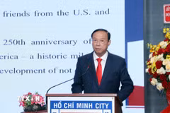 Ông Nguyễn Văn Thọ, Phó Chủ tịch Thường trực HĐND Thành phố, Chủ tịch Hội hữu nghị Việt-Mỹ Thành phố Hồ Chí Minh, phát biểu chúc mừng kỷ niệm Ngày Độc lập Hoa Kỳ. (Ảnh: Xuân Khu/TTXVN)