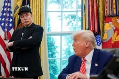 Tổng thống Mỹ Donald Trump (phải) và tỷ phú Elon Musk tại Nhà Trắng ngày 30/5/2025. (Ảnh: Reuters/TTXVN)