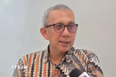 Ông Beni Sukadis, Điều phối viên cao cấp thuộc Viện Nghiên cứu Quốc phòng và Chiến lược Indonesia (Lesperssi) trả lời phỏng vấn. (Ảnh: Minh Thái/TTXVN)