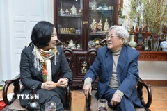 Tổng Giám đốc Thông tấn xã Việt Nam Vũ Việt Trang đến thăm và chúc Tết nguyên Phó Tổng Giám đốc Trương Đức Anh, ngày 31/1/2024. (Ảnh: TTXVN)