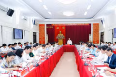 Ban Chỉ đạo cấp tỉnh Nghệ An thực hiện sắp xếp, tổ chức lại đơn vị hành chính các cấp và xây dựng mô hình tổ chức chính quyền địa phương 2 cấp họp để triển khai một số nội dung trọng tâm trong thời gian tới. (Ảnh: Báo Nghệ An)