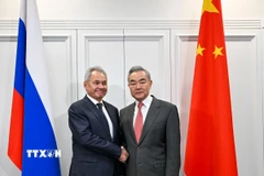 Bộ trưởng Ngoại giao Trung Quốc Vương Nghị và Thư ký Hội đồng An ninh Liên bang Nga Sergei Shoigu chủ trì vòng tham vấn an ninh chiến lược Trung-Nga lần thứ 20 ở Moskva, Nga, ngày 2/12/2025. (Ảnh: THX/TTXVN)