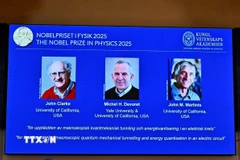 Chân dung 3 nhà khoa học người Mỹ đoạt giải Nobel Vật lý 2025 (từ trái sang): John Clarke, Michel H. Devoret và John M. Martinis. (Ảnh: Reuters/TTXVN)