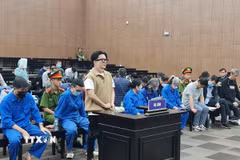 Bị cáo Vũ Ngọc Hà (ca sỹ Vũ Hà) khai tại phiên tòa chiều 31/10/2025. (Ảnh: Kim Anh/TTXVN)