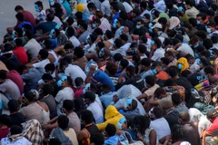 Các nạn nhân của các trung tâm lừa đảo bị lừa hoặc bị bán để làm việc tại Myanmar. (Ảnh: Reuters)