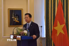 Đại sứ Việt Nam tại Ba Lan Hà Hoàng Hải phát biểu. (Ảnh TTXVN phát)