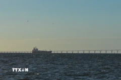 Một tàu chở dầu neo ngoài khơi bang Zulia, Venezuela. (Nguồn: THX/TTXVN)