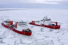 Hai tàu phá băng của Trung Quốc vào năm 2019. (Ảnh Chinare)