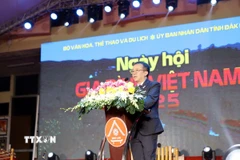 Phó Giám đốc Trung tâm Triển lãm văn hóa nghệ thuật Việt Nam (Bộ Văn hóa, Thể thao và Du lịch) Trần Quang Vinh phát biểu khai mạc Ngày hội. (Ảnh: Hoài Thu/TTXVN)
