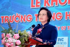 Đồng chí Phạm Thị Thanh Trà, Bí thư Trung ương Đảng, Phó Thủ tướng Chính phủ, phát biểu tại lễ khởi công xây dựng Trường THPT Nam Đàn 1. (Ảnh: Văn Tý/TTXVN)