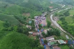 Quảng Trị: Ùn tắc nghiêm trọng trên đường lên Cửa khẩu quốc tế La Lay