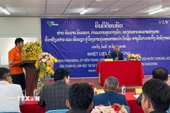 Phó Chủ tịch Quốc hội Lào Sommad Pholsena thăm và làm việc tại Dự án Tổ hợp khai thác mỏ bauxite và chế biến alumin Dakcheung của Tập đoàn Việt Phương. (Ảnh: TTXVN phát)