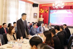 Đại sứ Việt Nam tại Cộng hòa Séc Dương Hoài Nam phát biểu tại buổi làm việc với lãnh đạo 6 tỉnh và cộng đồng doanh nghiệp Việt Nam tại Séc. (Ảnh: Việt Dũng/TTXVN)