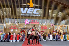 Tái hiện vẻ đẹp vàng son của cổ phục Việt tại Hội chợ Mùa Xuân
