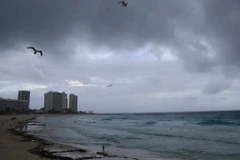 Hàng loạt bãi biển của Mỹ đóng cửa để phòng ngừa bão Erin. (Nguồn: NDTV)