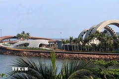 Một góc công trình kiến trúc Cầu Hôn, tọa lạc tại Nam đảo Phú Quốc (Kiên Giang), trở thành biểu tượng du lịch mới của đảo Ngọc. (Ảnh: Lê Huy Hải/TTXVN)