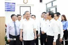 Tổng Bí thư Tô Lâm thăm Trung tâm dịch vụ hành chính công tại xã Tân Vĩnh Lộc, Thành phố Hồ Chí Minh. (Ảnh: Thống Nhất/TTXVN)