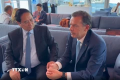 Thủ tướng Phạm Minh Chính gặp Thủ tướng Bồ Đào Nha Luis Montenegro. (Ảnh: TTXVN)