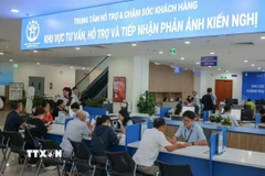 Từ 1/8/2025, các tổ chức, cá nhân được phục vụ miễn phí 15 tiện ích khi thực hiện thủ tục hành chính tại các chi nhánh, điểm phục vụ hành chính công trên địa bàn thành phố Hà Nội. (Ảnh: Hoàng Hiếu/TTXVN)