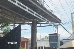 Điện lực Đồng Nai thống nhất di dời trụ điện khi được bàn giao mặt bằng sạch toàn tuyến. (Ảnh: Đậu Tất Thành/TTXVN)