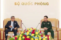Đại tướng, Bộ trưởng Quốc phòng Phan Văn Giang tiếp Thư ký Quốc phòng Ấn Độ Rajesh Kumar Singh. (Ảnh: Trọng Đức/TTXVN)