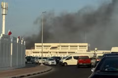 Khói bốc lên sau nhiều vụ nổ Doha, Qatar, ngày 9/9. (Nguồn: Reuters)