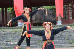 Múa chuông truyền thống của đồng bào dân tộc Dao, xã Tây Yên Tử (Bắc Ninh). (Ảnh: Thanh Thương/TTXVN)