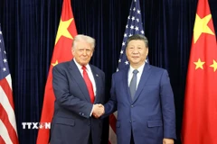 Tổng thống Mỹ Donald Trump và Chủ tịch Trung Quốc Tập Cận Bình tại cuộc gặp ở Busan, Hàn Quốc, ngày 30/10/2025. (Ảnh: THX/TTXVN)