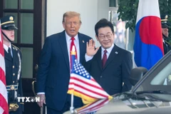 Tổng thống Mỹ Donald Trump (thứ 2, trái) và Tổng thống Hàn Quốc Lee Jae-myung tại cuộc gặp ở Nhà Trắng, Washington, D.C., ngày 25/8/2025. (Ảnh: THX/TTXVN)