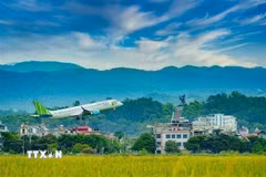 Với lợi thế có đường hàng không giúp Điện Biên thuận lợi trong thông thương, giao lưu với các trung tâm kinh tế lớn của đất nước. (Ảnh: Xuân Tư/TTXVN)