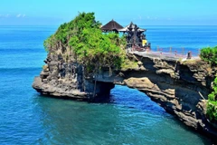 Đền Tanah Lot là một trong những điểm đến nổi tiếng nhất của đảo Bali. (Ảnh: Jakarta Post)