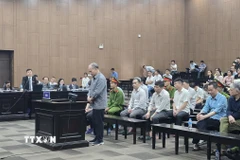 Cựu Thứ trưởng Bộ NN&PTNT Hoàng Văn Thắng trả lời thẩm vấn tại phiên tòa. (Ảnh: Kim Anh/TTXVN)