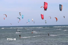 Các vận động viên cùng thi đấu nội dung tốc độ. (Ảnh: Công Thử/TTXVN)