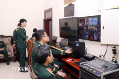 Trung tâm điều hành kỹ thuật công nghệ số phục vụ Đại hội đại biểu Đảng bộ Quân khu 7 áp dụng mô hình "Đại hội không giấy". (Ảnh Xuân Khu/TTXVN)