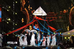 Các nghệ sỹ biểu diễn trong Gala “Tổ quốc bình yên”. (Ảnh: Hồng Đạt/TTXVN)