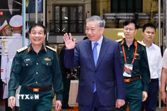 Tổng Bí thư Tô Lâm đến dự chương trình nghệ thuật "Thanh âm dưới ánh Mặt trời". (Ảnh: Doãn Tấn/TTXVN)