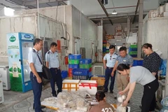 Hiện trường vụ tai nạn giao thông nghiêm trọng khi 2 ôtô tông nhau khiến 1 người tử vong. (Ảnh: TTXVN phát)