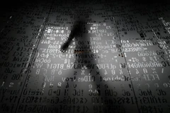 Một bức tường có các ký hiệu mã hóa máy tại trụ sở của công ty an ninh mạng Nga Kaspersky, nơi được cho là đã nhận thông tin nhạy cảm từ tình báo Thụy Sĩ. (Ảnh: AFP)