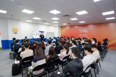 Buổi đào tạo đầu tiên của “Tiếp sức doanh nghiệp Việt” có chủ đề xoay quanh xu hướng bán hàng và lập kế hoạch kinh doanh trên sàn