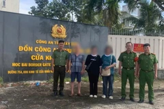 Công an phường Định Công phối hợp Đồn Công an khu kinh tế cửa khẩu Mộc Bài, tỉnh Tây Ninh tiến hành rà soát, phát hiện chị H đang ở một nhà nghỉ trên địa bàn xã Bến Cầu, tỉnh Tây Ninh. (Nguồn: Báo Công an Nhân dân)