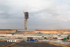 Đài kiểm soát không lưu sân bay Long Thành lắp đặt thiết bị, đáp ứng yêu cầu bay hiệu chuẩn. (Ảnh: Công Phong/TTXVN)