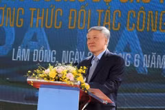 Phó Thủ tướng Thường trực Chính phủ Nguyễn Hòa Bình phát lệnh khởi công dự án.