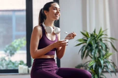 Ăn sữa chua Hy Lạp sau tập luyện giúp thúc đẩy sự phát triển và phục hồi cơ bắp. (Ảnh: iStock)