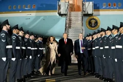 Tổng thống Donald Trump và Đệ nhất phu nhân Hoa Kỳ Melania Trump tới Anh tối 16/9/ (Ảnh: Getty)