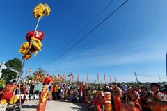 Múa lân tại Phố Ông Lang. Cần Thơ chào mừng du khách dịp Tết Nguyên đán. (Ảnh: Ánh Tuyết/TTXVN)